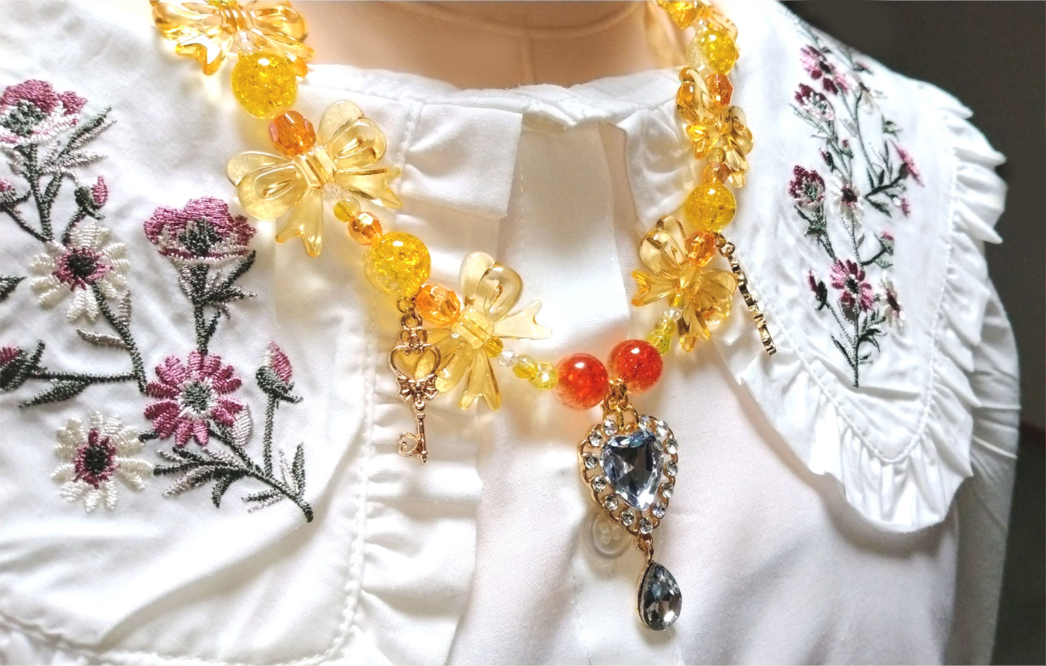 希少 黒入荷！ アクセサリー革命美魔女ハートのネックレス（オレンジと銀ver アクセサリー