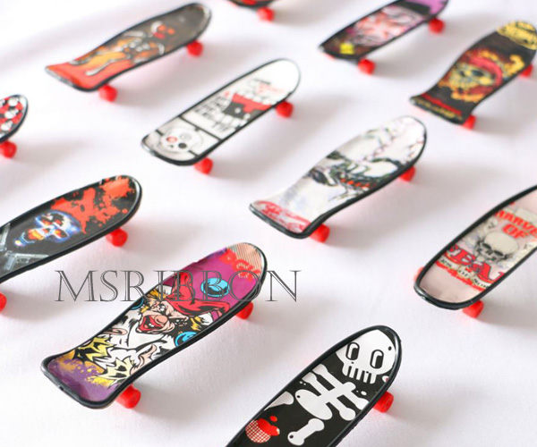 ミニチュアスケボーフィギュア - MsRibbon