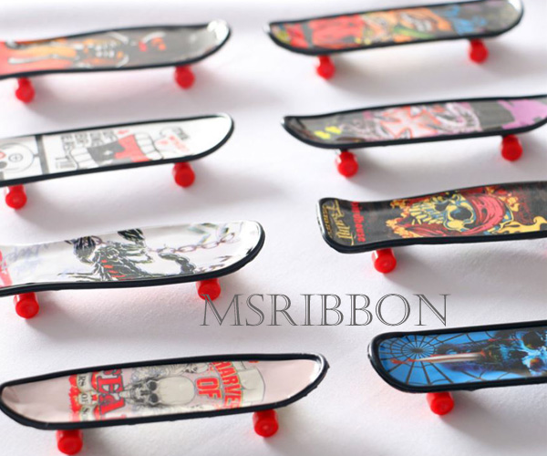 ミニチュアスケボーフィギュア - MsRibbon
