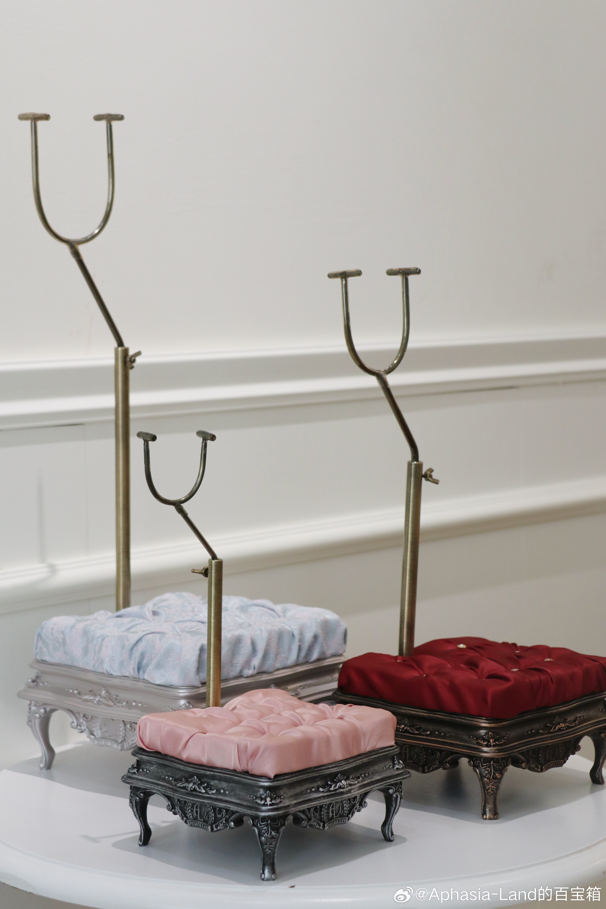 受注予約】ドール用スタンドARIA【No.2】干枯玫瑰（紅薔薇生地×銅黒