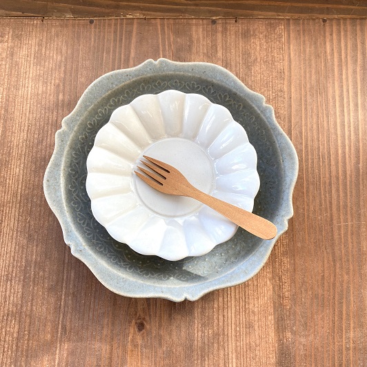 【専用です】よしざわ窯♡白いマーガレット小鉢2客他 a1005up45.jpg