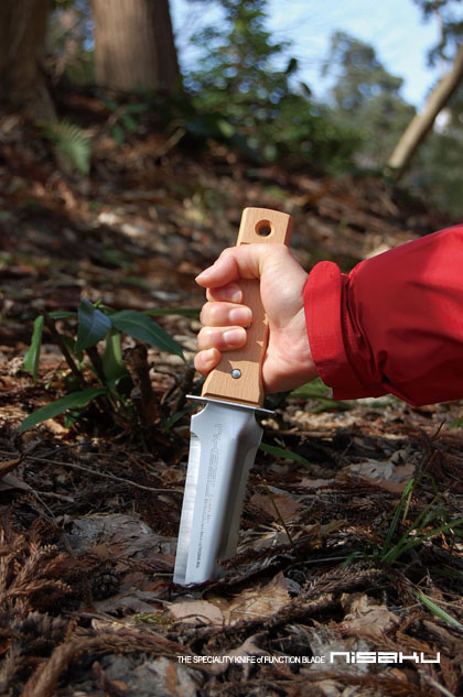 No.832 深山刀 木柄つば付 | nisaku.co.jp