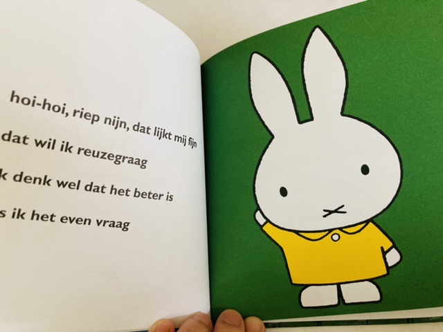 洋書絵本】nijntje vliegt/うさこちゃんひこうきにのる/Buna