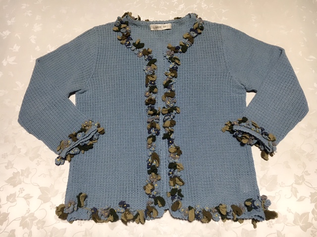 ★美品　カネコイサオ　勿忘草モチーフ　カーディガン　黒　肩パッド付き カネコイサオ 勿忘草モチーフ付き カーディガン 在庫切れ | ピンク