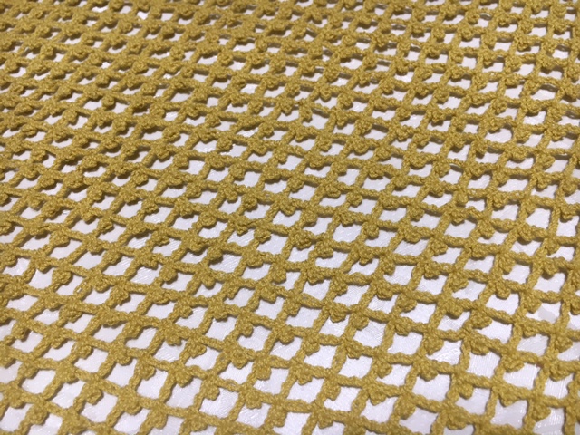 ワンダフルワールド 白詰草ストール