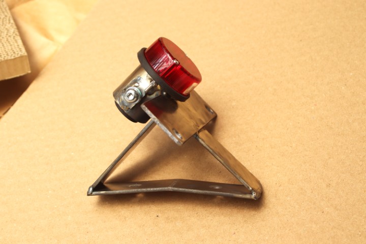 フラットフェンダー用ナンバーステー＆丸テールランプ＆フェンダー穴