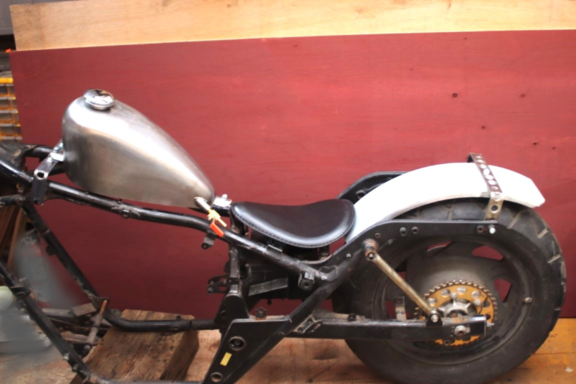 エリミネーター250V ナロースポーツスタータンク＆フレーム固定