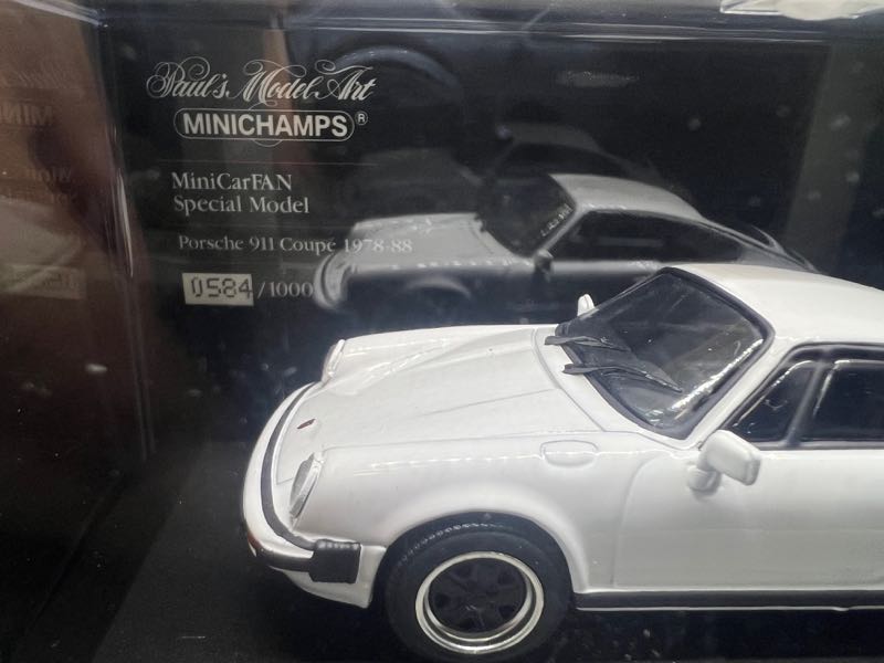 ミニカーファン特注ミニチャンプス ポルシェ911 クーペ 1978-88