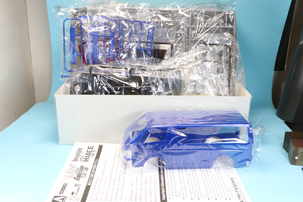 アオシマ A0038826 1/24 ハイエース 200系 2004年型 ボクシースタイル 