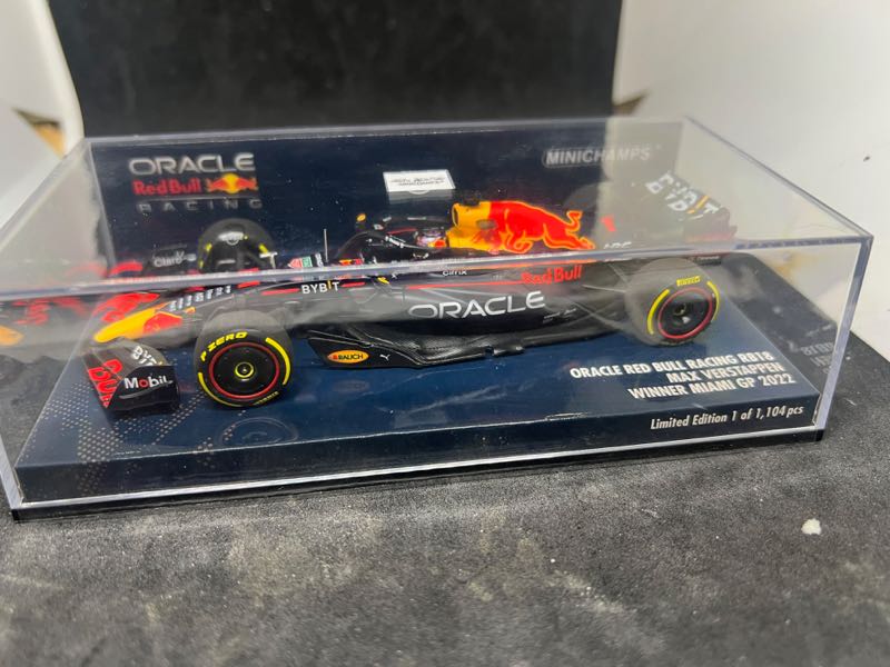 ミニチャンプス 417220501 1/43 レッドブル RB18 マイアミGP 2022 M