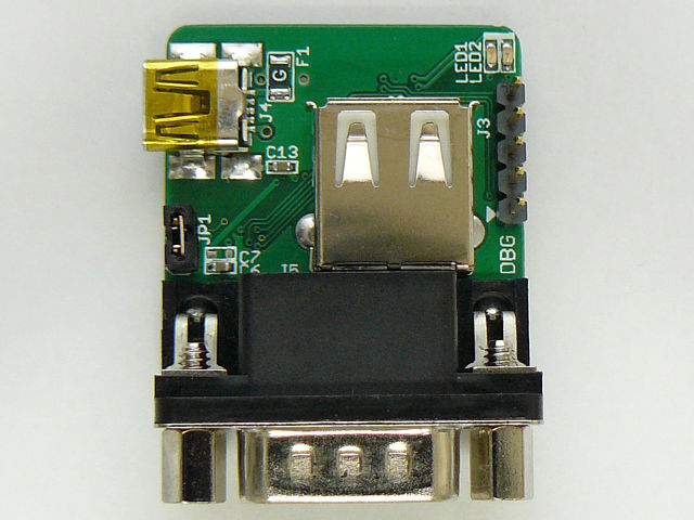 D-SUB、USB A、USB MiniBと3つのコネクタが見えます