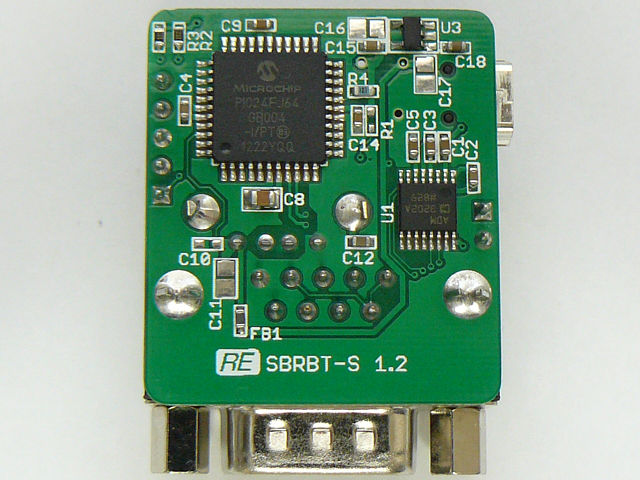 裏面 PIC24FJ64GB004(左上)とRS232C変換ICのADM3202(右中央)が見えます。