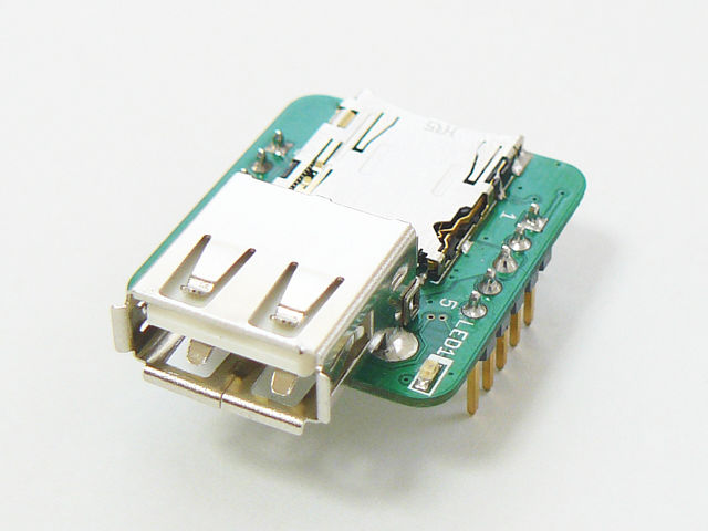 USBタイプAコネクタが実装されています。