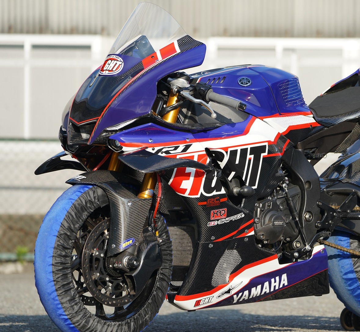 yzf-R1純正フルカウル、タンク付き値下げ！ yzf-R1純正フルカウル、タンク付き値下げ！ （4代目YAMAHA「YZF