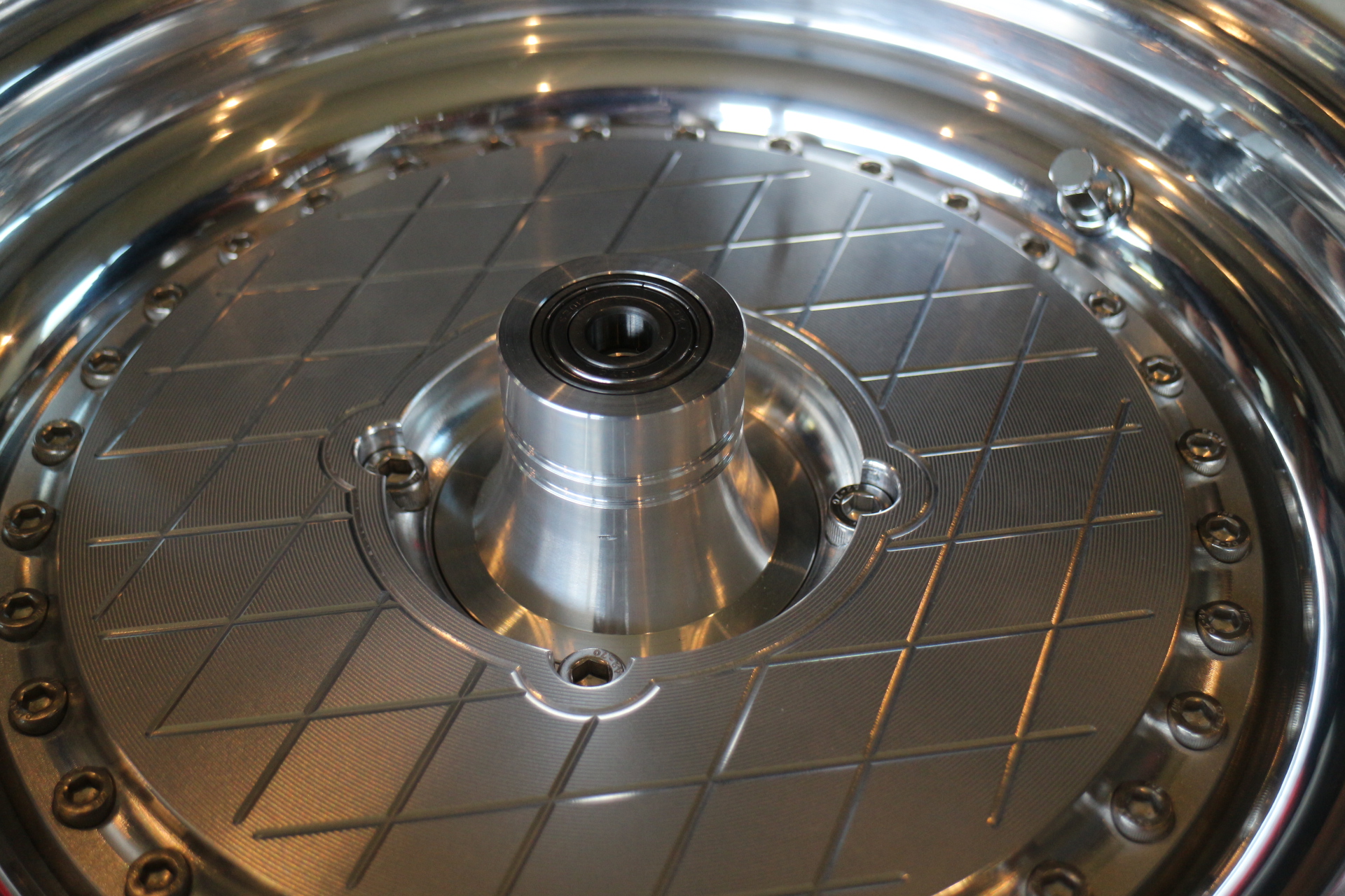 Machined Machines Billet Front Hub | SCR_WORKS