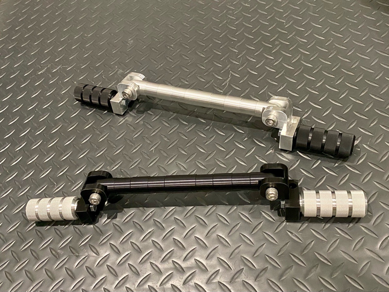 ズーマー用バックステップペグ付き ズーマー バックステップ （MUTEKI バイクバックステップ