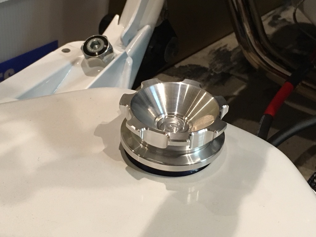 FLP Crown Gas Tank Cap Zoomer | SCR_WORKS
