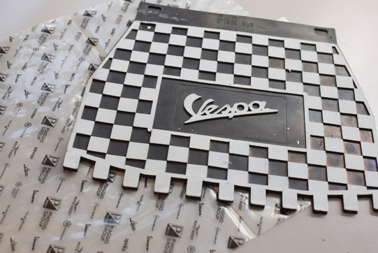 マットフラップ【PIAGGIO純正】 | Vespa（ベスパ）の事なら SCSウェブ