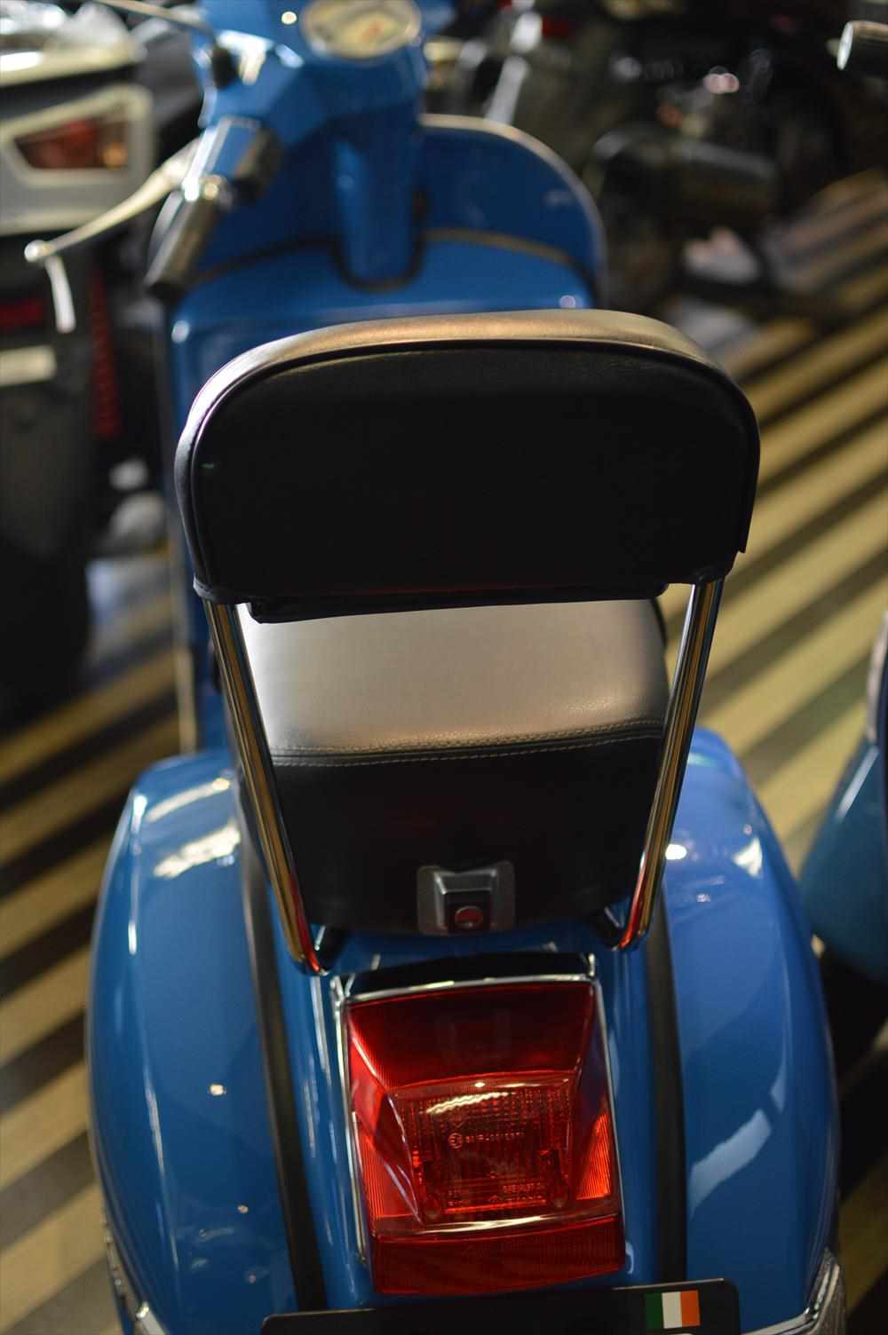 Vespa PX バックレスト【CUPPINI】 | Vespa（ベスパ）の事なら SCSウェブストア