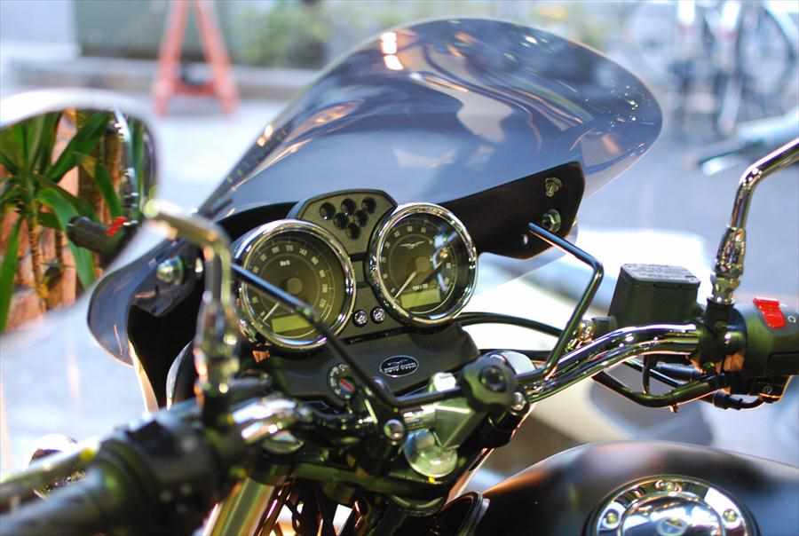 MOTO GUZZI V7 ウインドシールド【スモーク】 | Vespa（ベスパ）の事