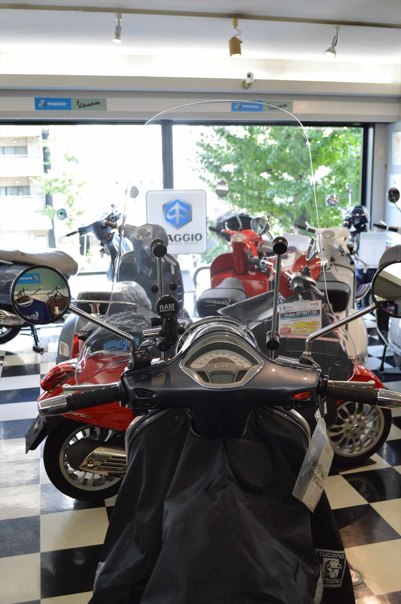 Vespa純正 GTS ロングスクリーン | Vespa（ベスパ）の事なら SCSウェブ