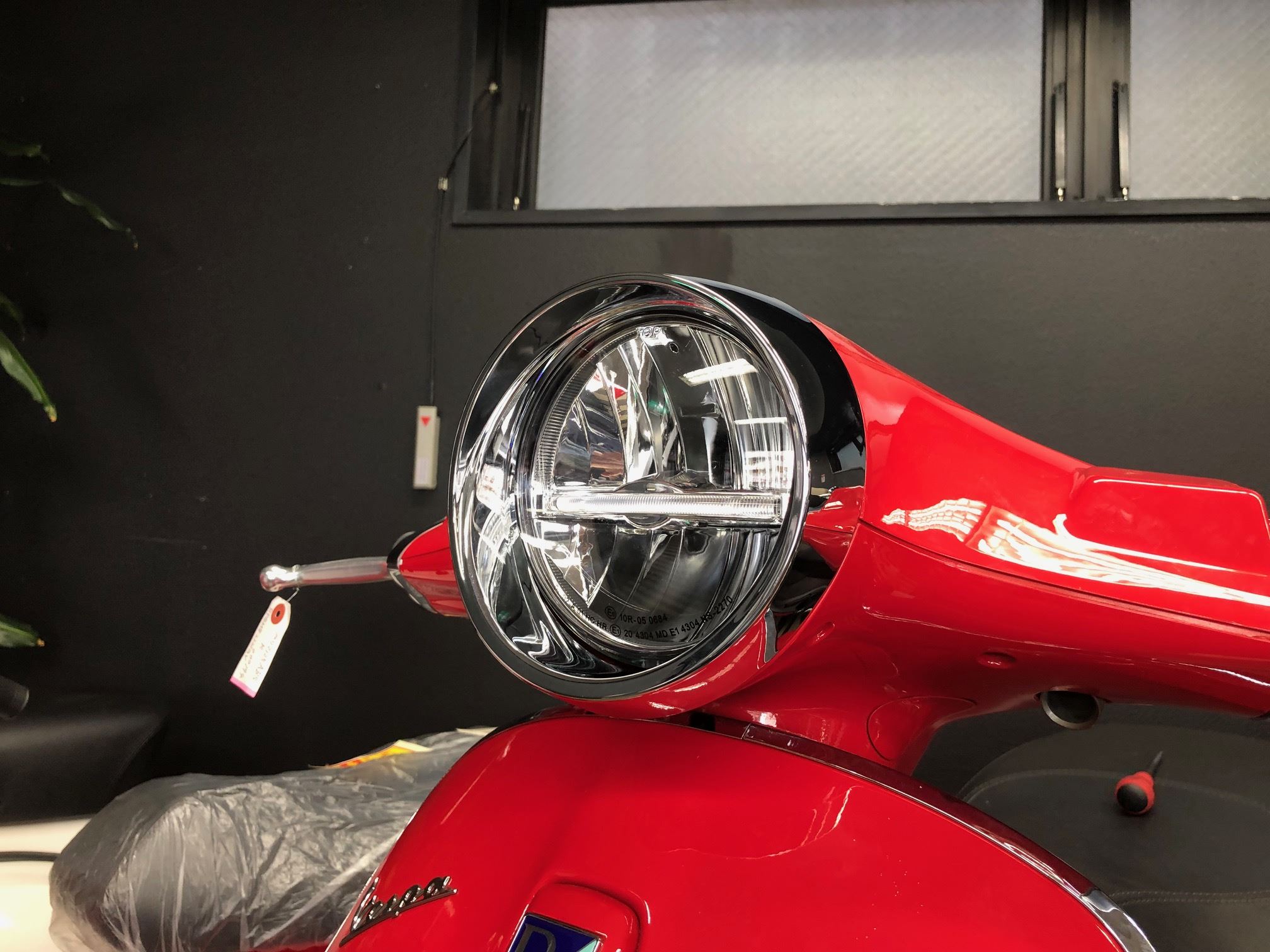 Vespa Primavera50/125 LEDヘッドライト | Vespa（ベスパ）の事なら