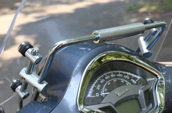 Vespa純正スクリーン用 ナビゲーション＆スマホベースホルダー | Vespa