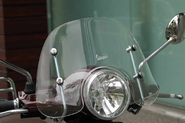 Vespa純正 LX スモールスクリーン | Vespa（ベスパ）の事なら SCSウェブストア