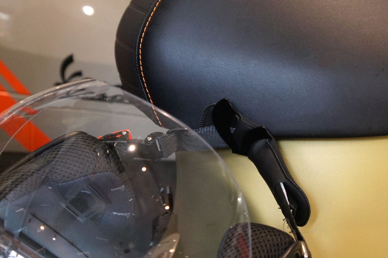ベスパ PX シート ヘルメットホルダー付き 【公式通販】