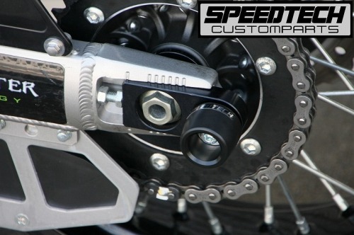 SPEEDTECH リヤアクスルスライダー DトラッカーXu0026KLX250(08-16) 品番ST10-K3-JBK | セレクションウェブショップ