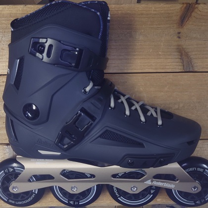 Rollerblade - ROLLERBLADE社製  教本&amp;プロテクター&amp;キャリングケース付き Amazon | ROLLERBLADE(ローラーブレード) インラインスケート