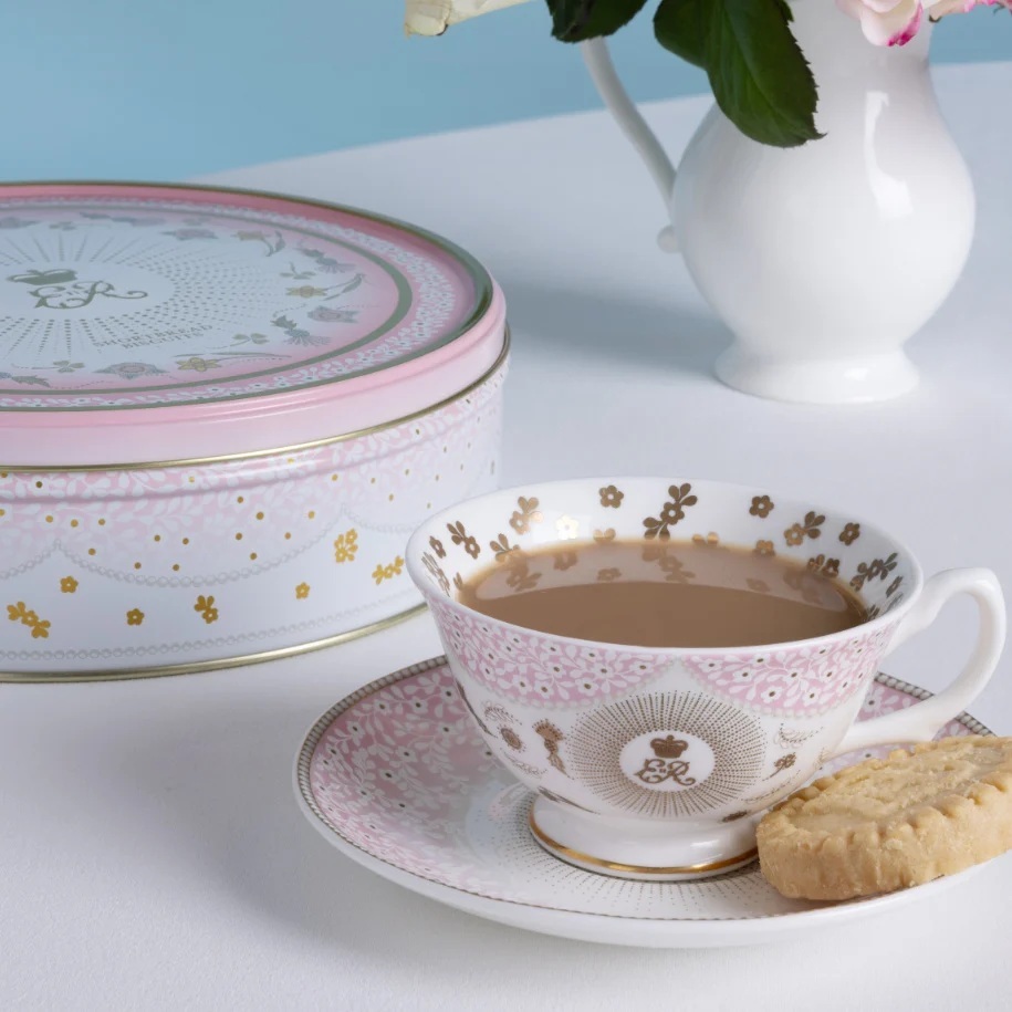 ロイヤルコレクション エリザベス2世女王生誕100周年記念ティーカップ