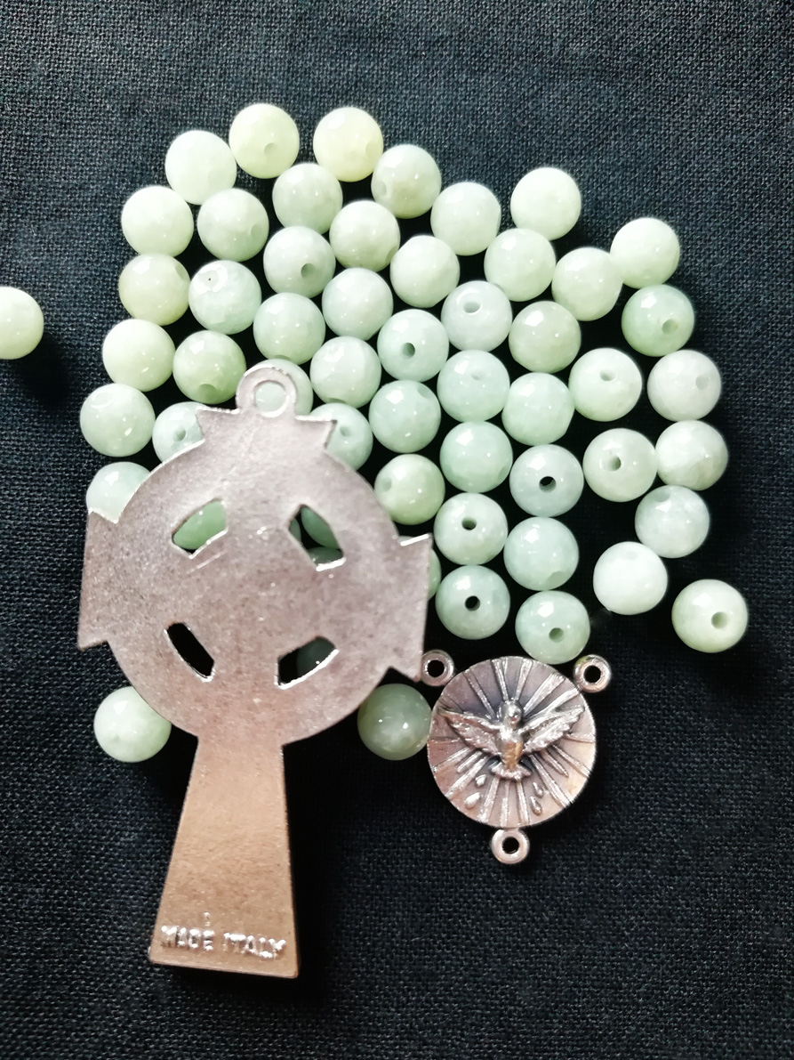 手編みロザリオ・翡翠(ヒスイ) Jade  6mm  241108 手編みロザリオ・翡翠(ヒスイ) Jade 6mm 241108