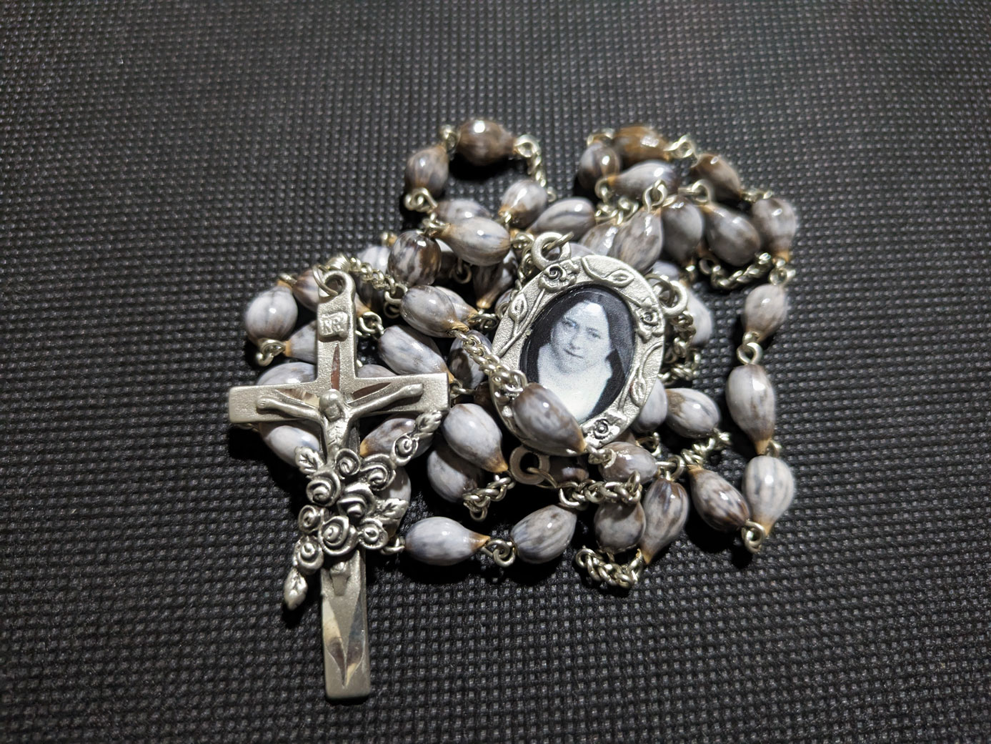 リジューのテレーズのジュズダマロザリオ（長崎編み） | やんものお店