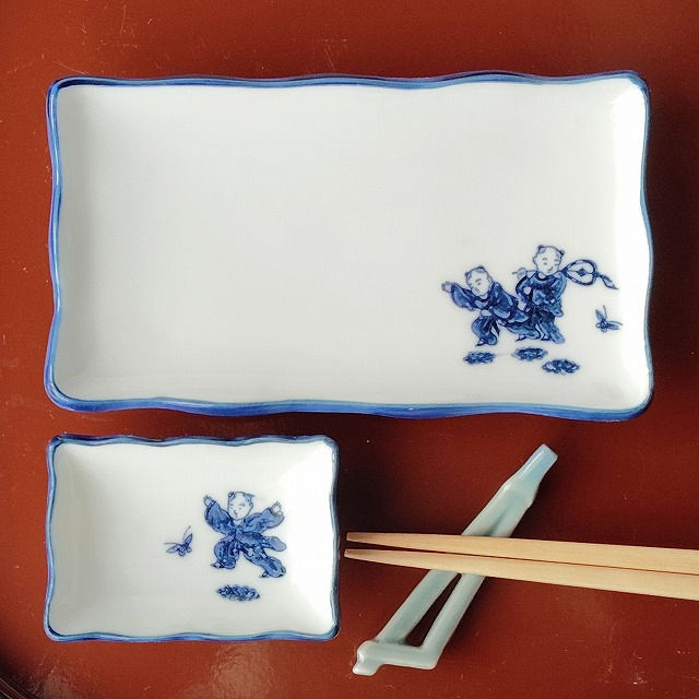 瑠璃フチ藍色唐子柄の長角刺身皿1枚＋のぞき1枚セット - たんぽぽ