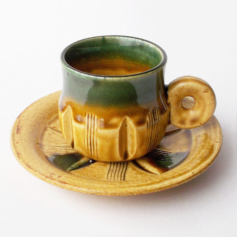 民芸調織部伊羅保彫り陶器デミタスカップ＆ソーサ― - たんぽぽ | 昭和