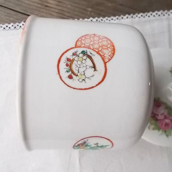 古い時代の陶器製蓋付きカメ壷/甕/統制陶器/バラ花梅丸紋 - たんぽぽ