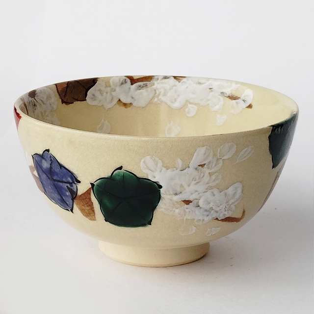 白い花びらが可愛い花枝図柄の抹茶茶碗/昭和平成レトロ茶道具②