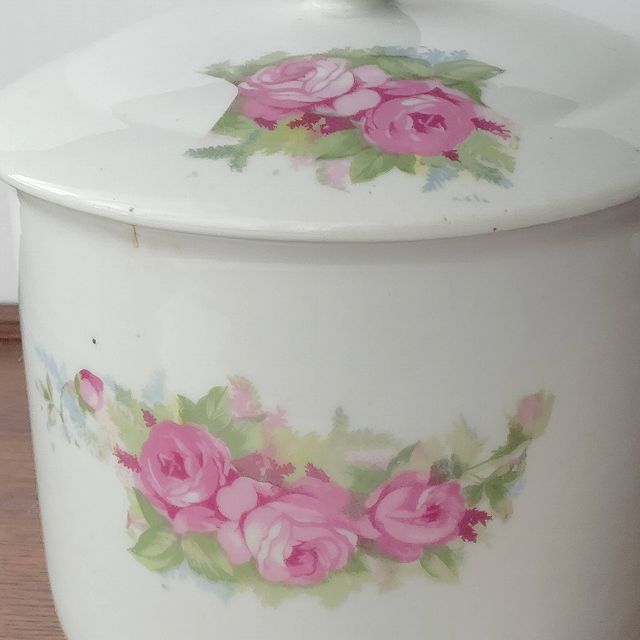 古い時代の陶器製の蓋付きカメ壷/甕/統制陶器/ピンクバラの花柄