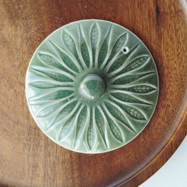 伝統的な模様の蓋付き陶器 蓋ファン】モスグリーンの葉っぱ模様の可愛らしい蓋 - たんぽぽ | 昭和