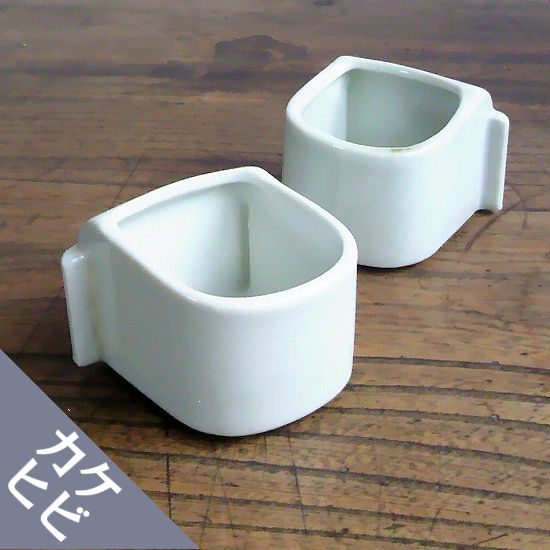 鳥さんの陶器製えさ入れ(白・四角型)/訳アリ形歪み - たんぽぽ|昭和