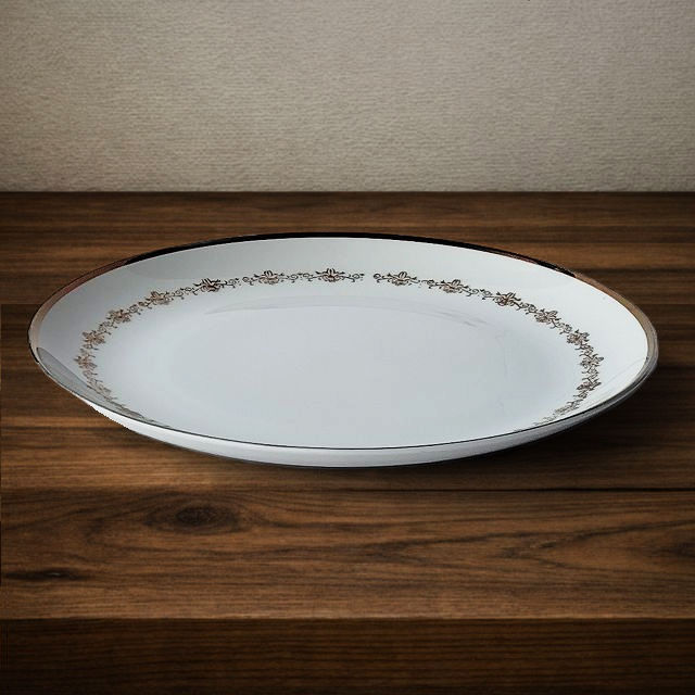 昭和レトロな洋食屋さん♪白い金線唐草アラベスク模様ディナー皿23.5cm