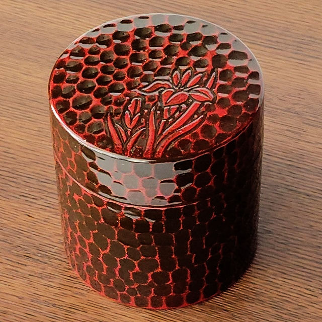 鎌倉彫/菖蒲の花柄茶筒/昭和レトロ茶道具 - たんぽぽ|昭和レトロ食器