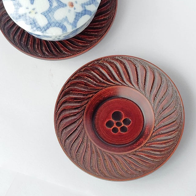 昭和レトロな御茶托/木彫波状梅鉢紋/1枚 - たんぽぽ|昭和レトロ食器