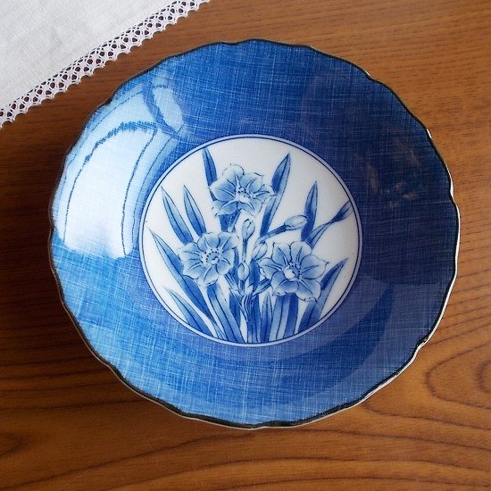 懐かしい昭和レトロ食器/縁サビ藍色布目柄水仙柄の花形平鉢 - 昭和