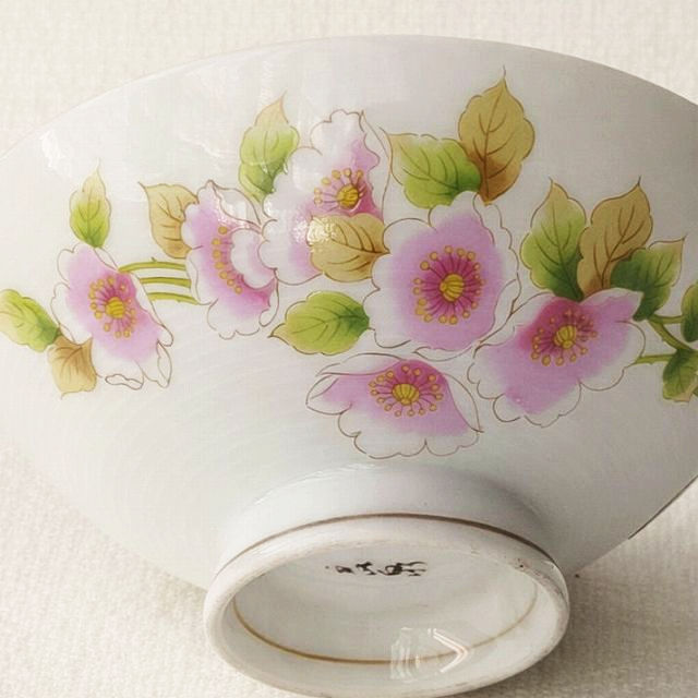 ピンク花枝図の可愛いレトロお茶碗/テーブルを傷つけない仕様