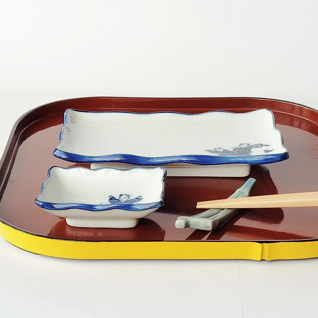 瑠璃フチ藍色唐子柄の長角刺身皿1枚＋のぞき1枚セット - たんぽぽ