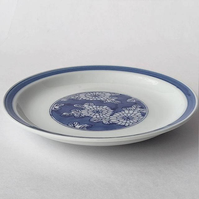 後期鍋島　染付葡萄絵菊花形皿　二点　膾皿　同手図録掲載品　蒐集家旧蔵品 鍋島染付菊花文様/有田焼ホームセットシリーズ】寿司皿φ15.5cm