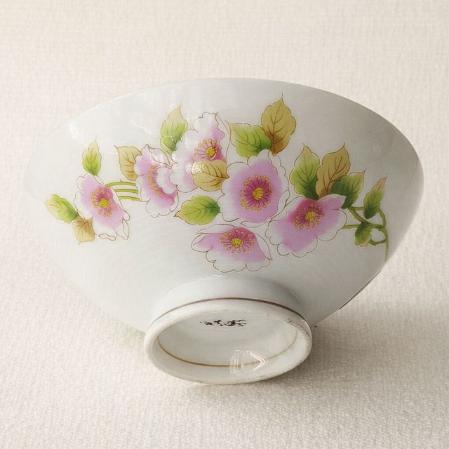ピンク花枝図の可愛いレトロお茶碗/テーブルを傷つけない仕様