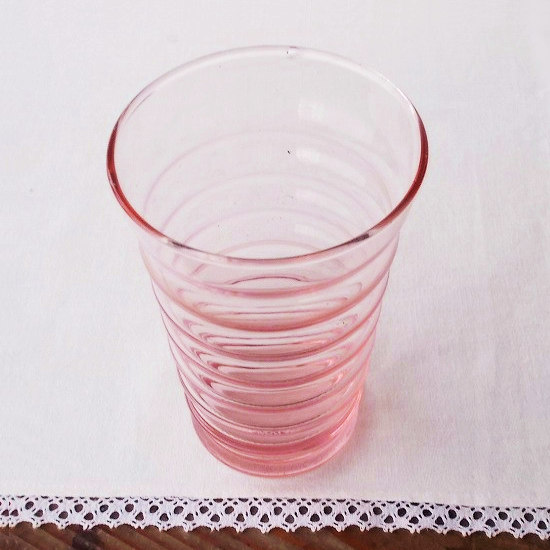 古い時代のピンクガラス段々が可愛いレアグラス/訳有/コレクタブル